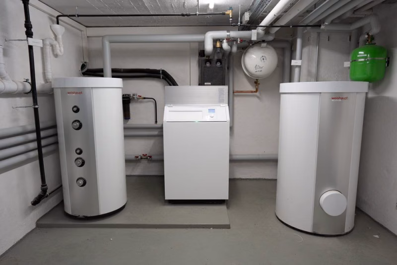 Neue Heizzentrale mit Pufferspeicher