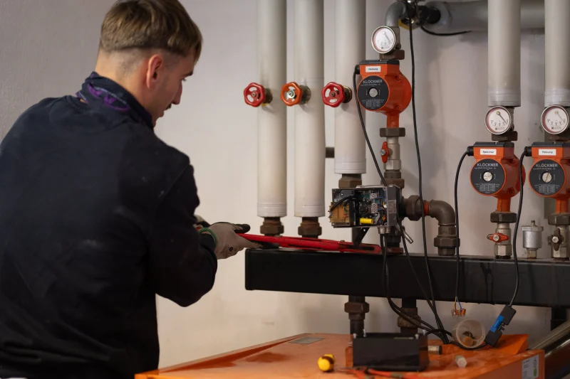 Arbeiten an der Heizungsinstallation
